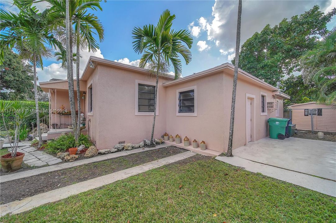 For Sale: $625,000 (3 beds, 2 baths, 1174 Square Feet)