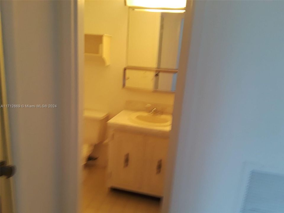 For Sale: $345,000 (1 beds, 1 baths, 812 Square Feet)