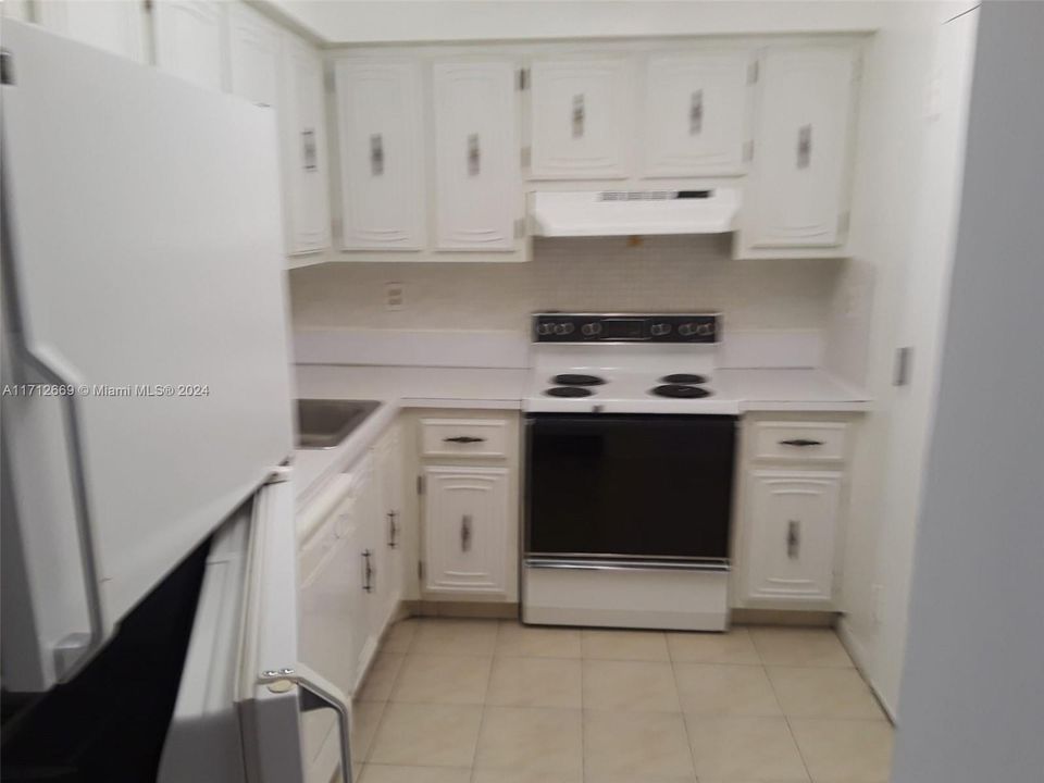 For Sale: $345,000 (1 beds, 1 baths, 812 Square Feet)