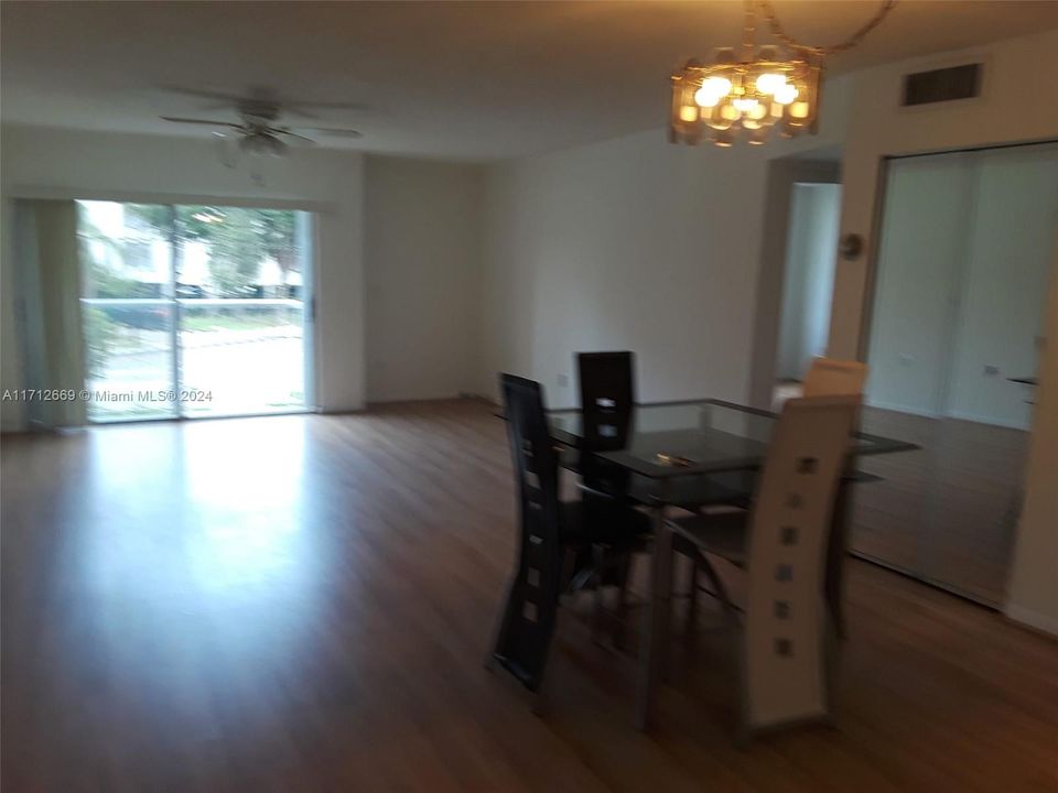 For Sale: $345,000 (1 beds, 1 baths, 812 Square Feet)