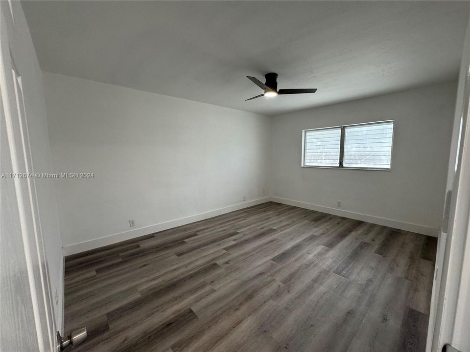 For Sale: $290,000 (2 beds, 2 baths, 1100 Square Feet)