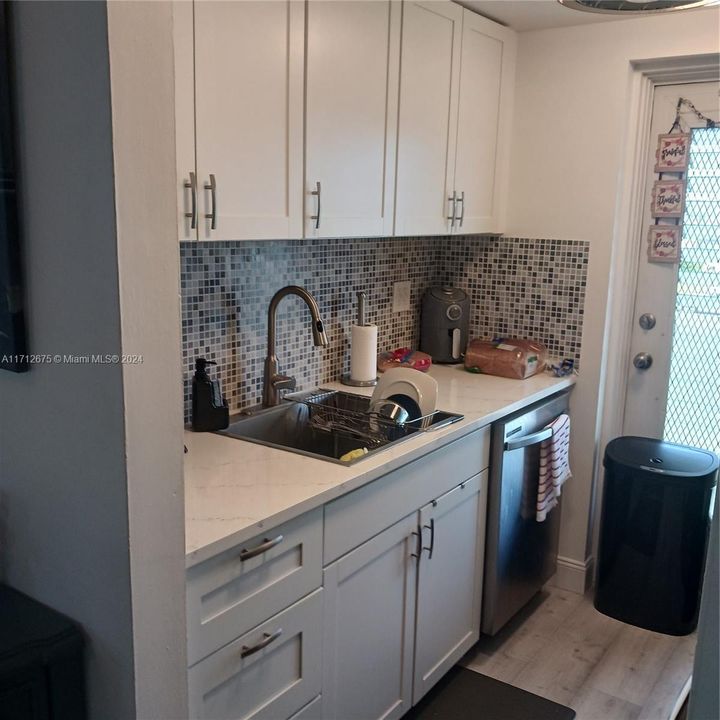 For Sale: $139,500 (2 beds, 1 baths, 729 Square Feet)