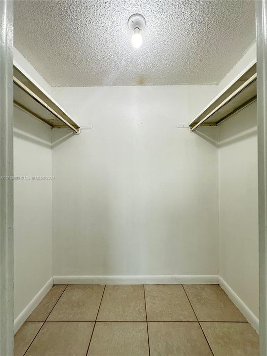 walking closet