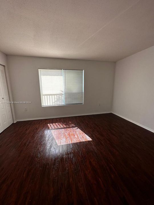 For Rent: $1,700 (1 beds, 1 baths, 834 Square Feet)