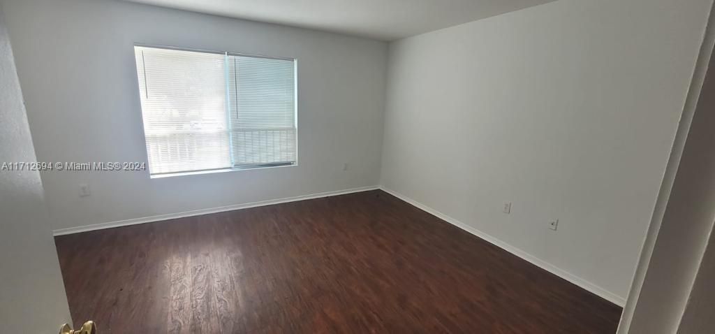 For Rent: $1,700 (1 beds, 1 baths, 834 Square Feet)