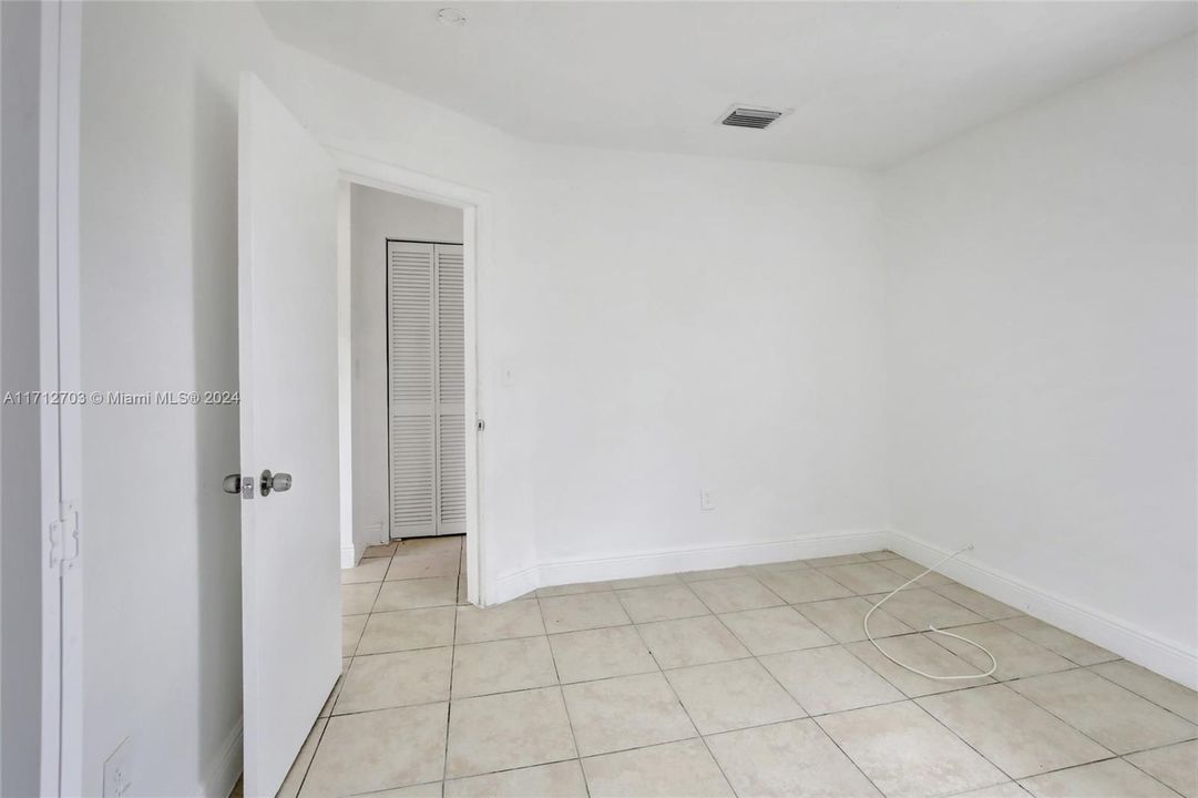 For Rent: $2,800 (2 beds, 1 baths, 750 Square Feet)