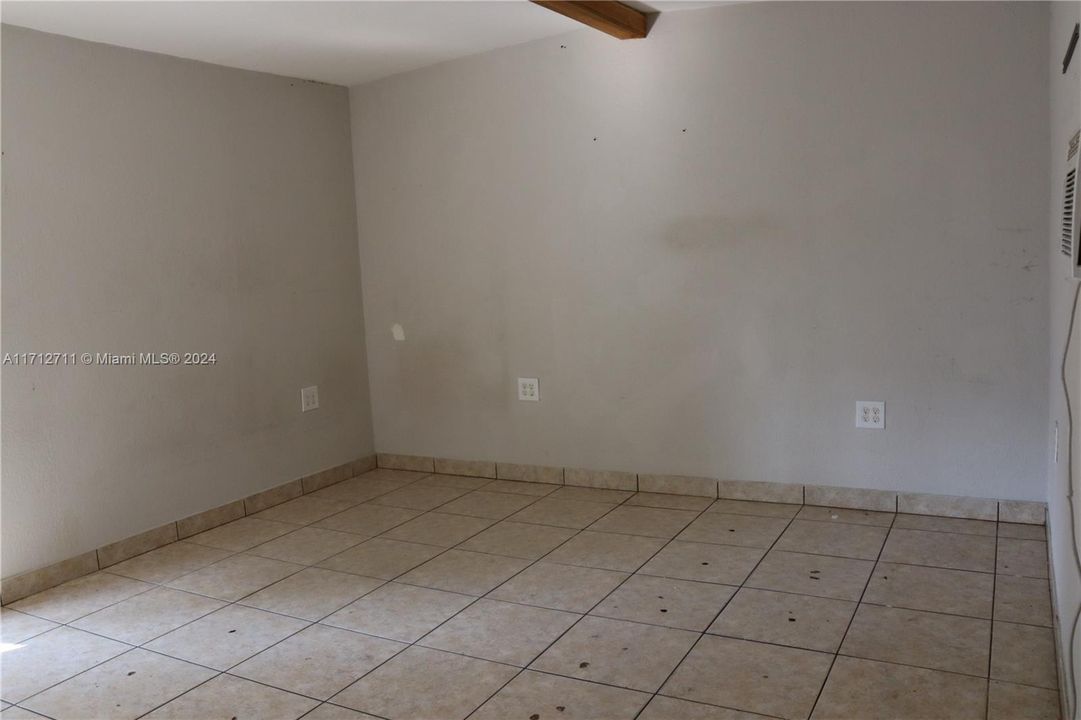 For Rent: $1,200 (0 beds, 1 baths, 1728 Square Feet)