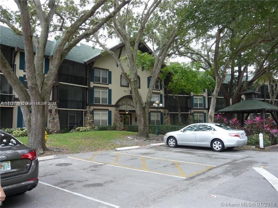 For Sale: $185,000 (2 beds, 2 baths, 1260 Square Feet)