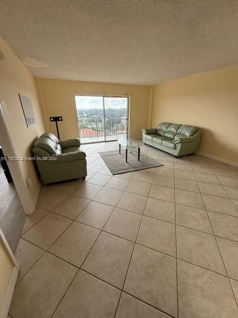 For Rent: $1,600 (1 beds, 1 baths, 783 Square Feet)