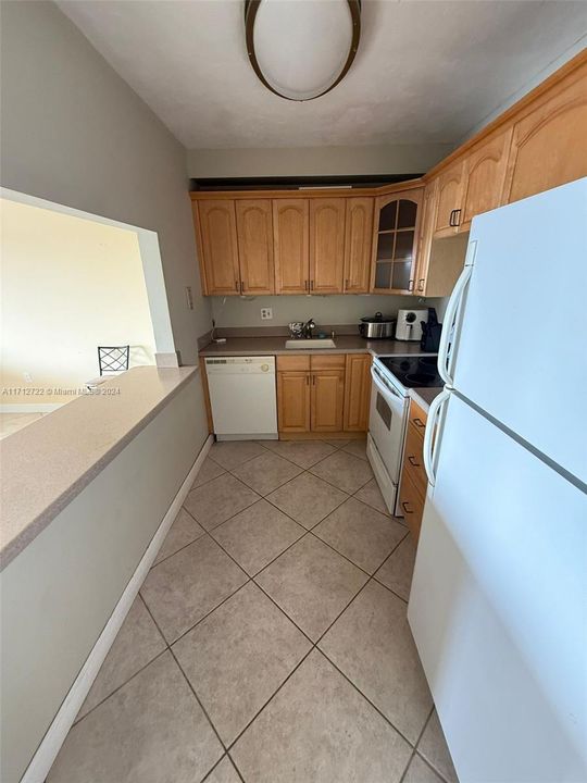 For Rent: $1,600 (1 beds, 1 baths, 783 Square Feet)