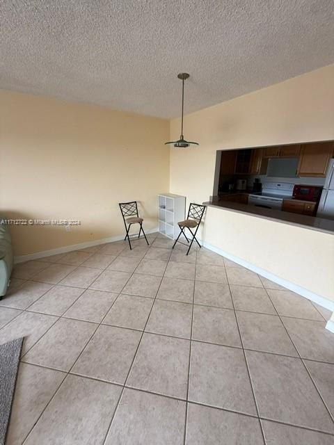 For Rent: $1,600 (1 beds, 1 baths, 783 Square Feet)