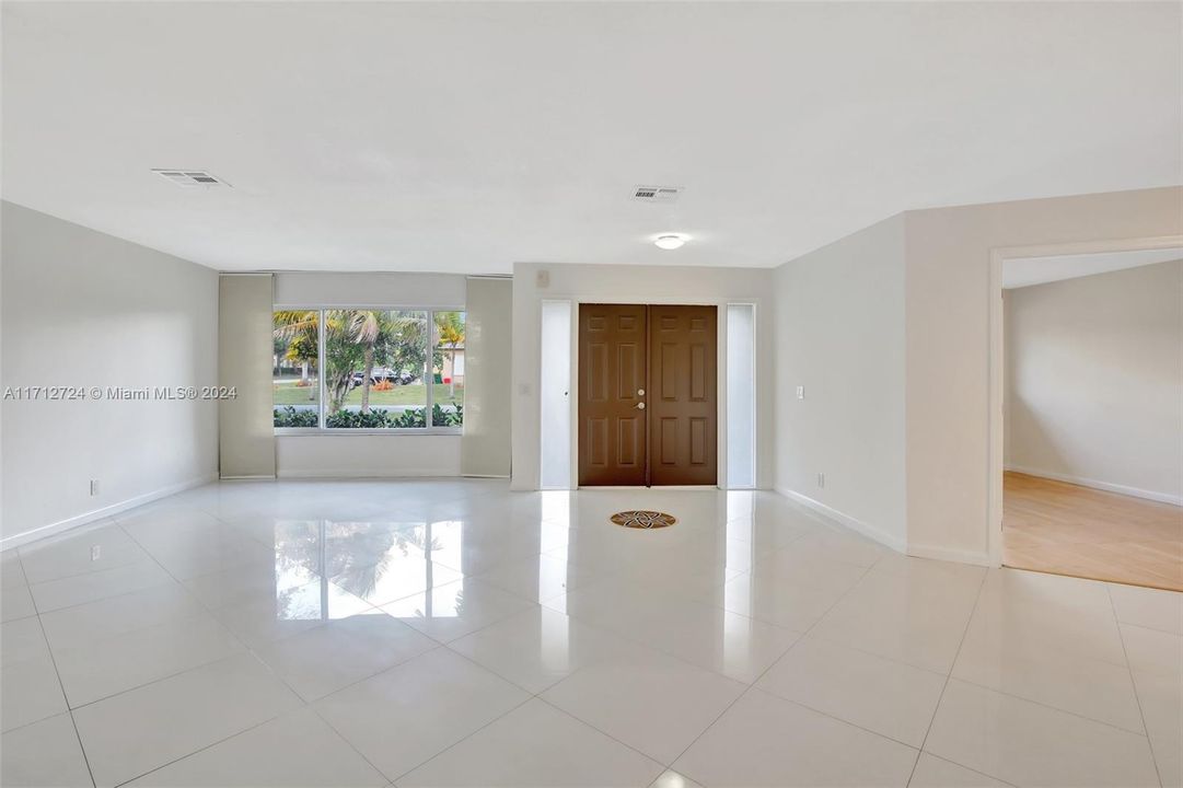 En Venta: $1,095,000 (5 camas, 2 baños, 2916 Pies cuadrados)