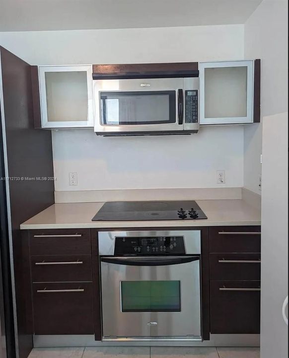 For Rent: $2,800 (1 beds, 1 baths, 651 Square Feet)