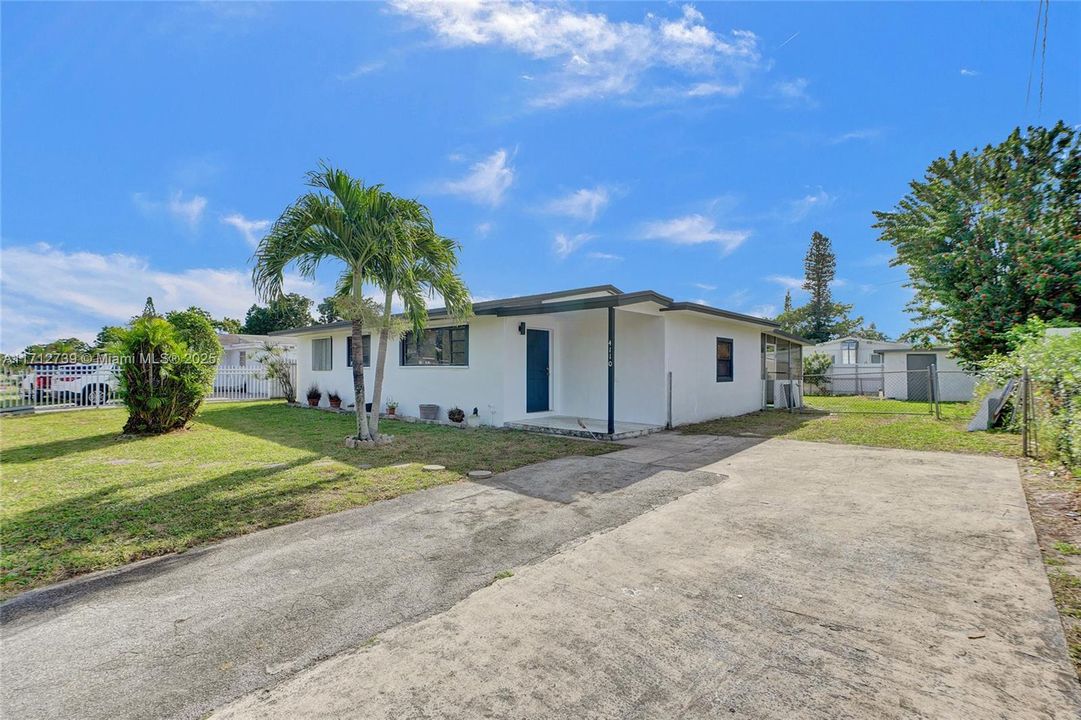 For Sale: $610,000 (3 beds, 2 baths, 1645 Square Feet)