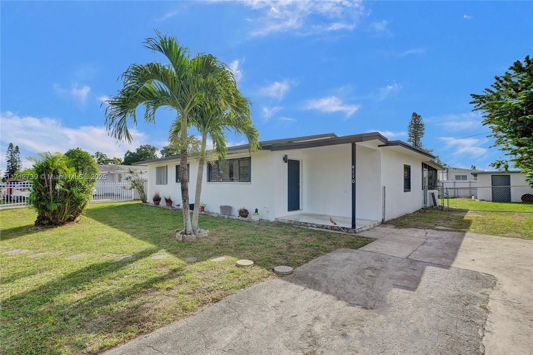 For Sale: $610,000 (3 beds, 2 baths, 1645 Square Feet)