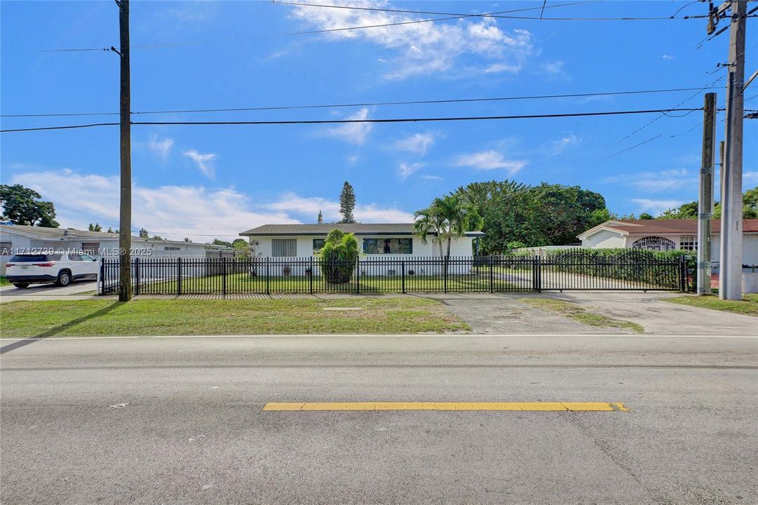 For Sale: $610,000 (3 beds, 2 baths, 1645 Square Feet)