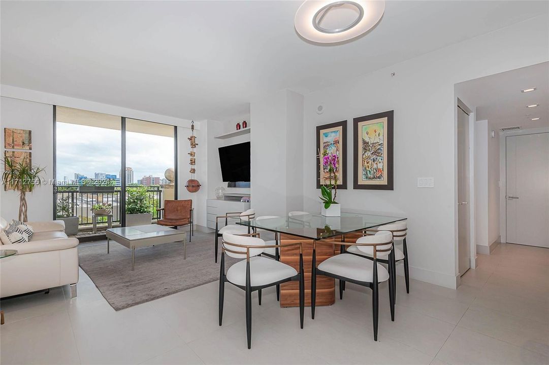 For Sale: $929,000 (2 beds, 2 baths, 1203 Square Feet)