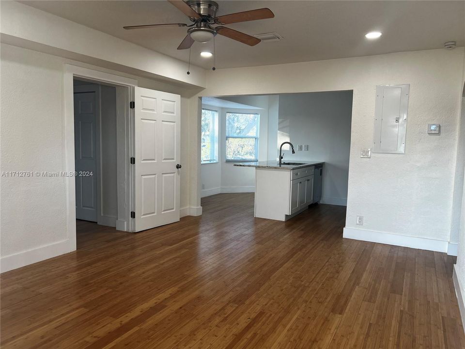 For Rent: $3,200 (3 beds, 1 baths, 1212 Square Feet)