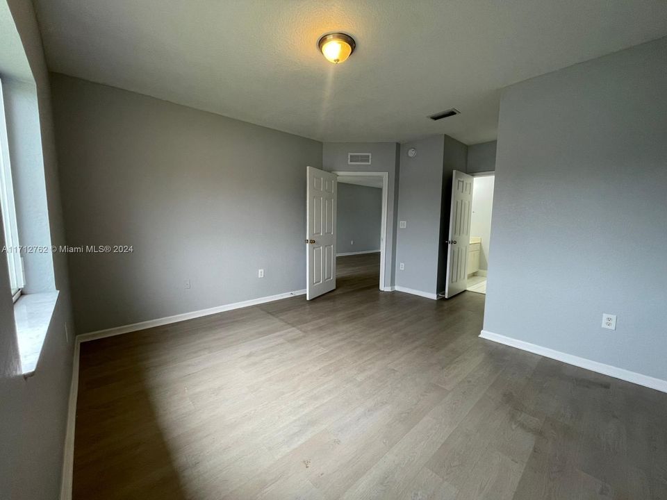 For Rent: $2,197 (3 beds, 2 baths, 999 Square Feet)