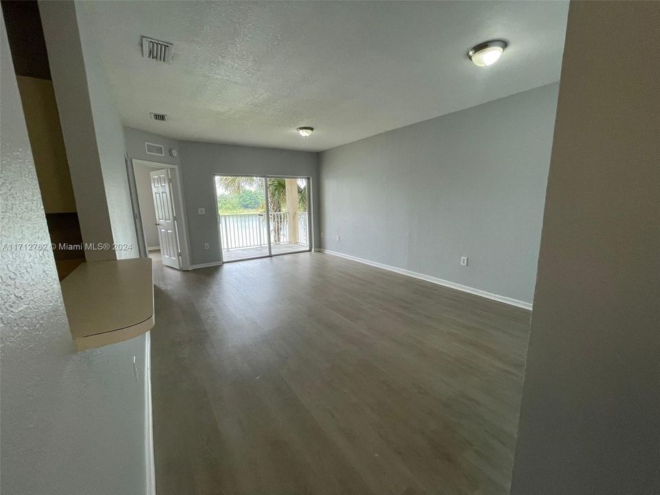 For Rent: $2,197 (3 beds, 2 baths, 999 Square Feet)