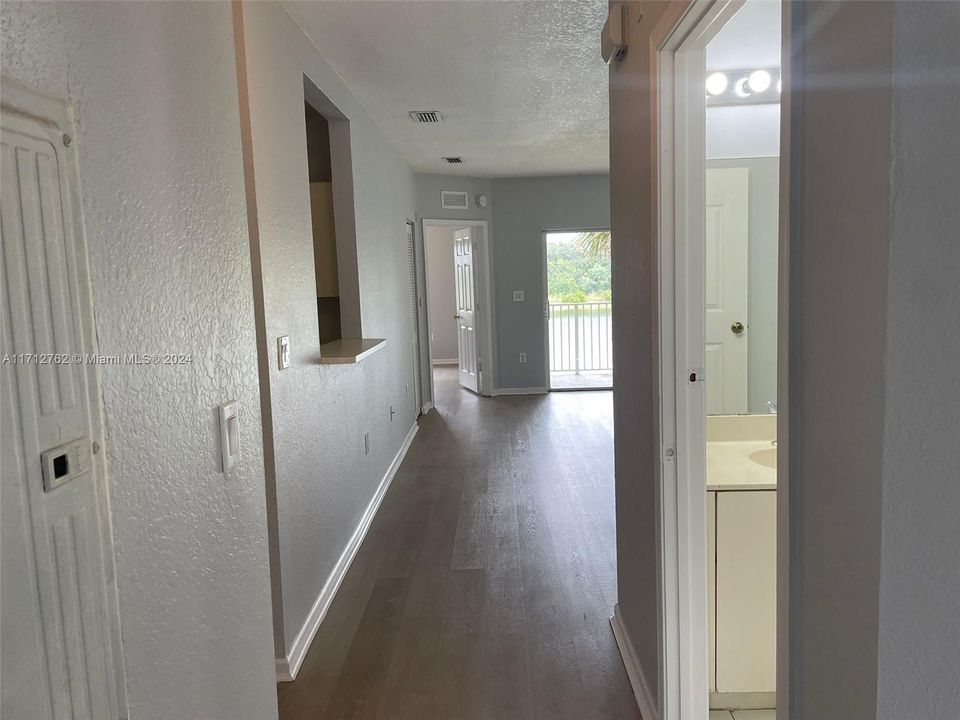 For Rent: $2,197 (3 beds, 2 baths, 999 Square Feet)