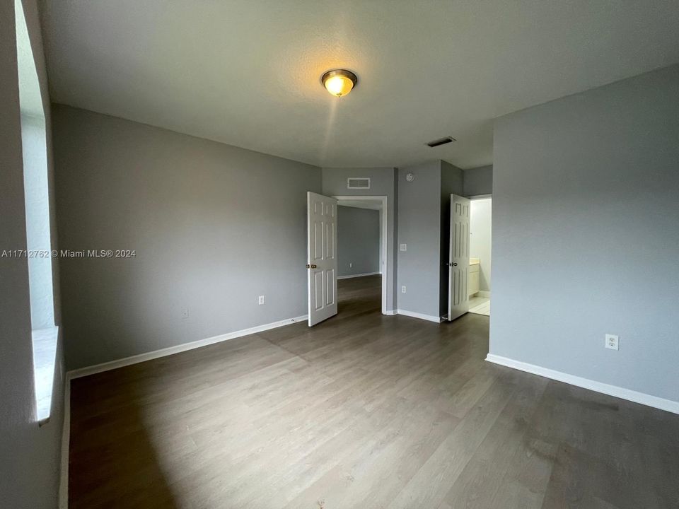 For Rent: $2,197 (3 beds, 2 baths, 999 Square Feet)