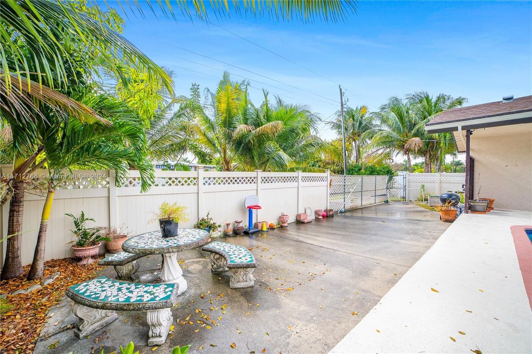 For Sale: $1,199,000 (3 beds, 2 baths, 2505 Square Feet)