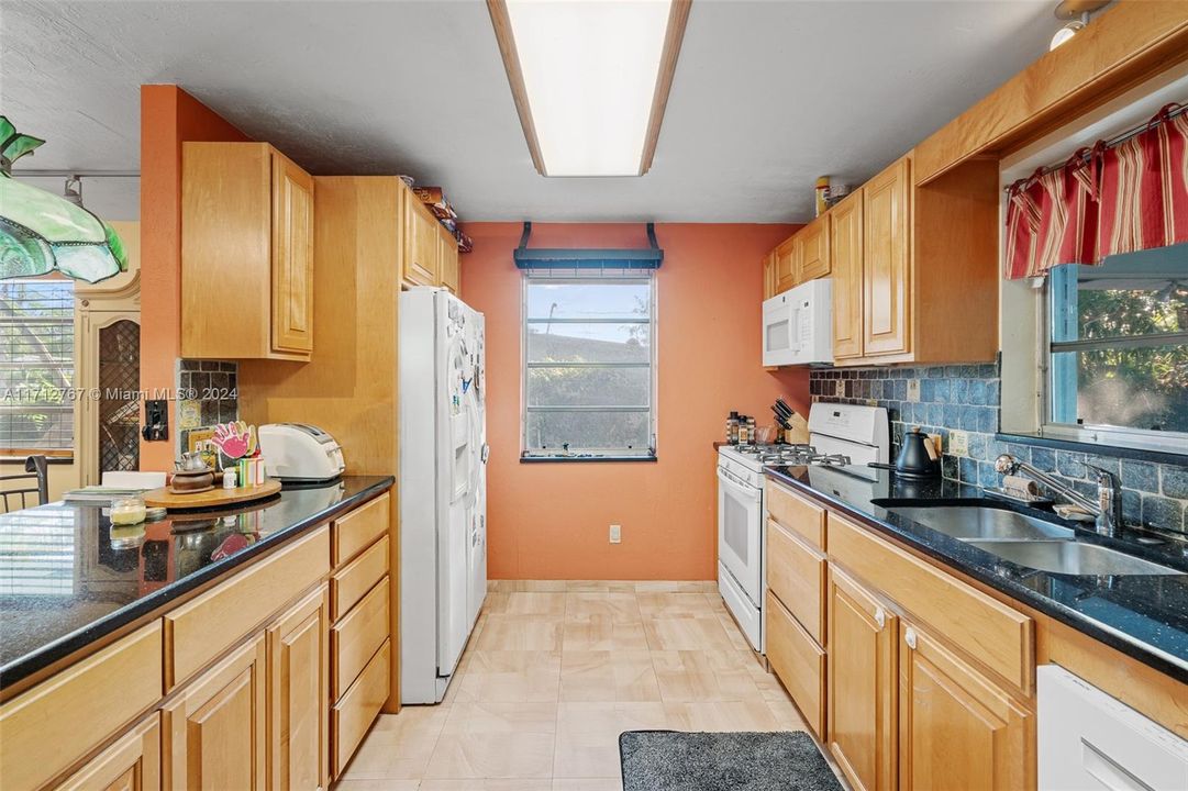 For Sale: $1,150,000 (3 beds, 2 baths, 1685 Square Feet)