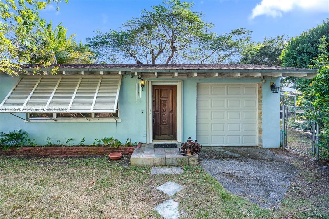 For Sale: $1,150,000 (3 beds, 2 baths, 1685 Square Feet)