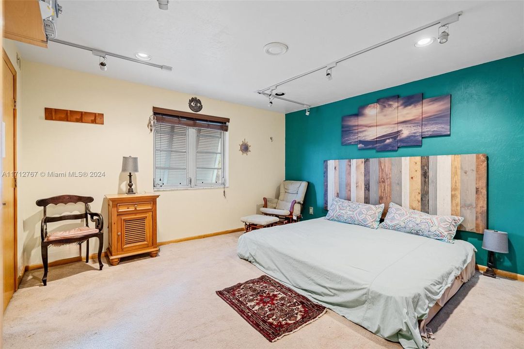 For Sale: $1,150,000 (3 beds, 2 baths, 1685 Square Feet)