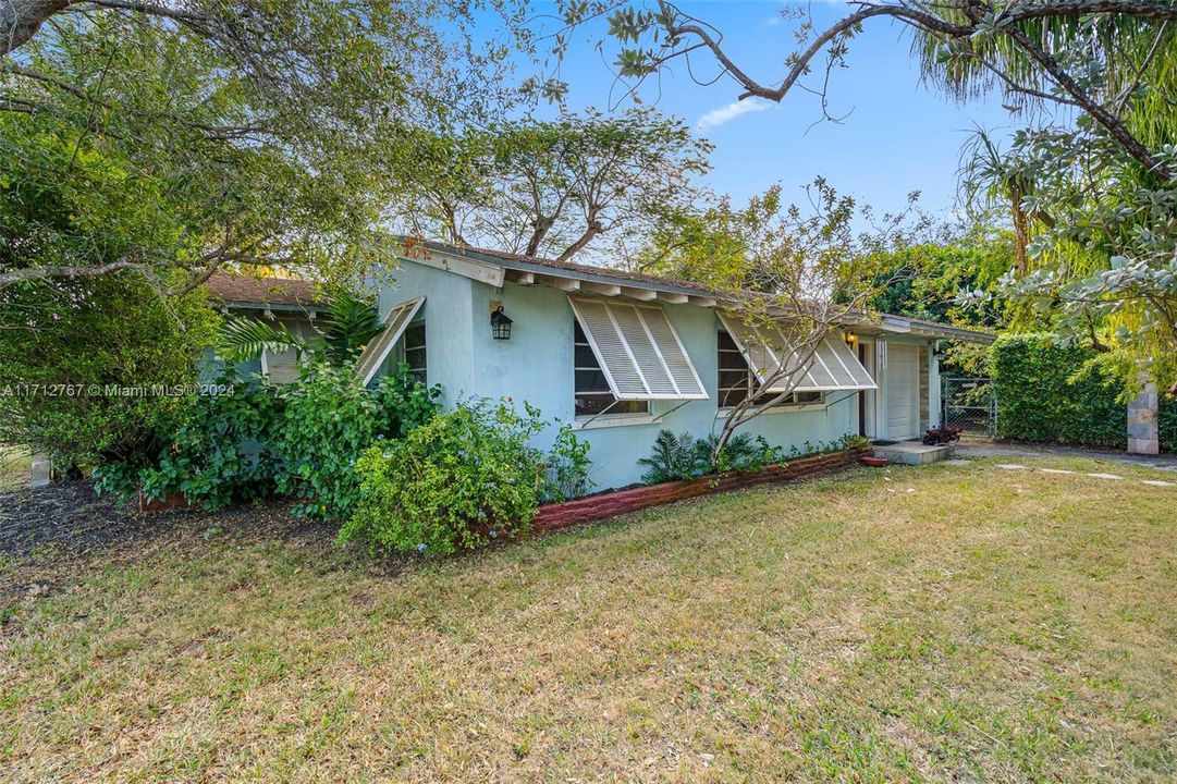 For Sale: $1,150,000 (3 beds, 2 baths, 1685 Square Feet)