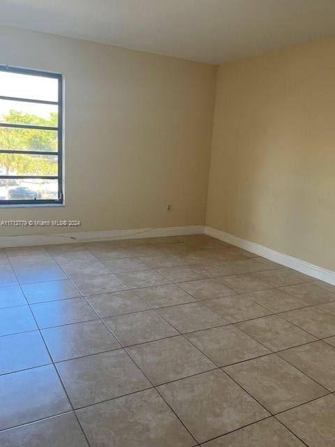 For Rent: $2,400 (2 beds, 2 baths, 1170 Square Feet)