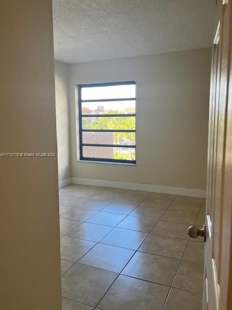 For Rent: $2,400 (2 beds, 2 baths, 1170 Square Feet)