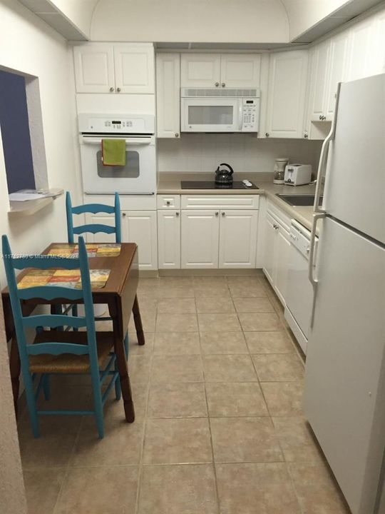 For Sale: $349,000 (1 beds, 1 baths, 1005 Square Feet)