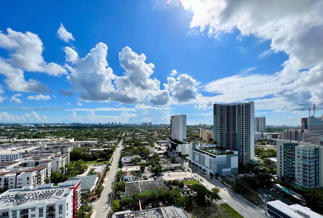 For Sale: $699,999 (2 beds, 2 baths, 1294 Square Feet)