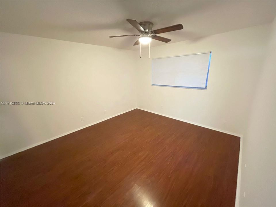 For Sale: $209,000 (2 beds, 2 baths, 949 Square Feet)