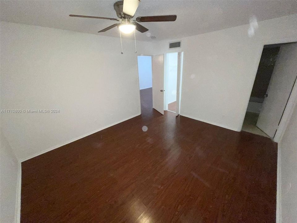 For Sale: $209,000 (2 beds, 2 baths, 949 Square Feet)