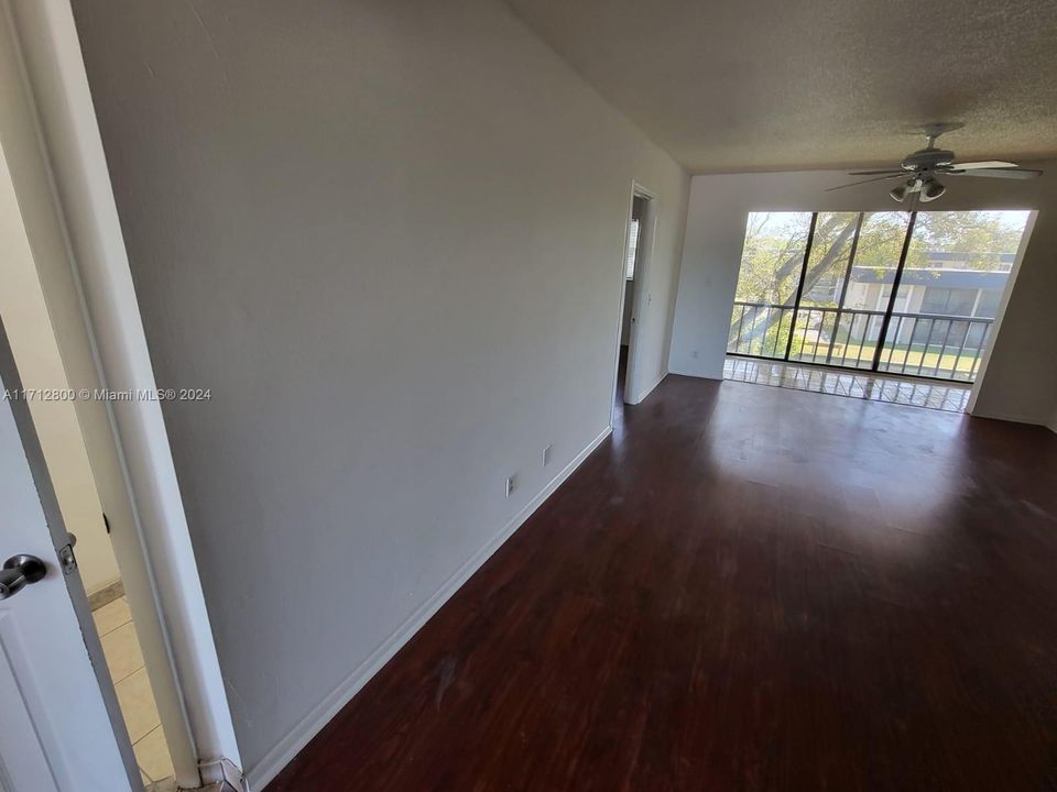 For Sale: $209,000 (2 beds, 2 baths, 949 Square Feet)