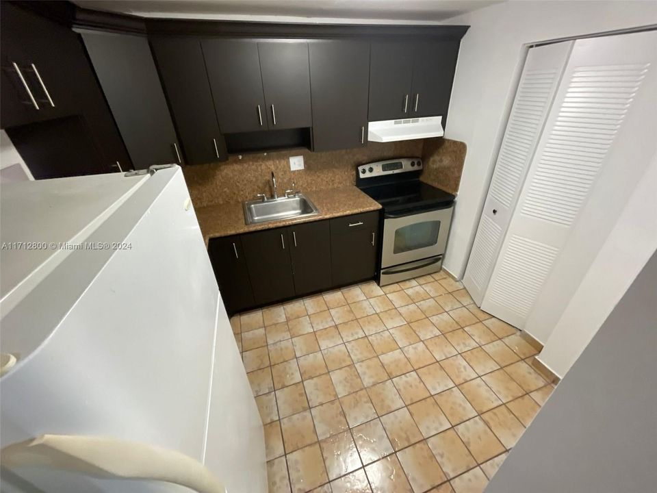 For Sale: $209,000 (2 beds, 2 baths, 949 Square Feet)