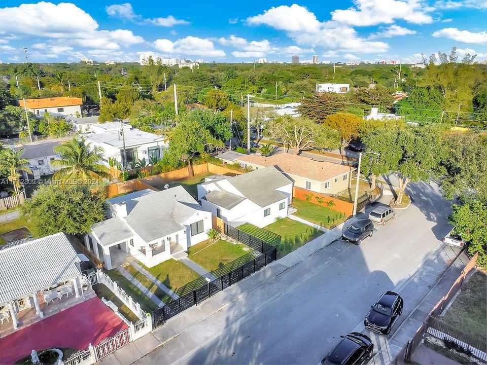 For Sale: $960,000 (3 beds, 3 baths, 1120 Square Feet)