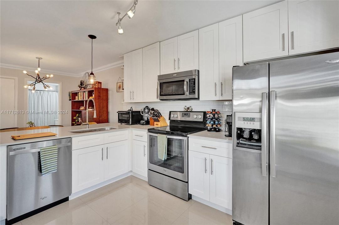 For Sale: $360,000 (2 beds, 2 baths, 1374 Square Feet)