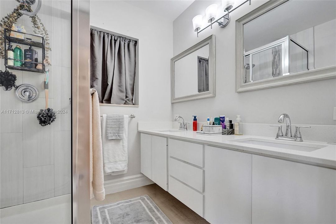 For Sale: $360,000 (2 beds, 2 baths, 1374 Square Feet)