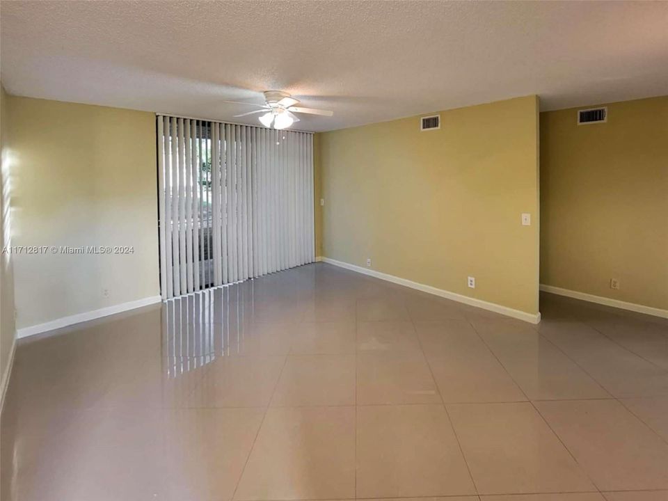 For Rent: $2,200 (2 beds, 2 baths, 950 Square Feet)