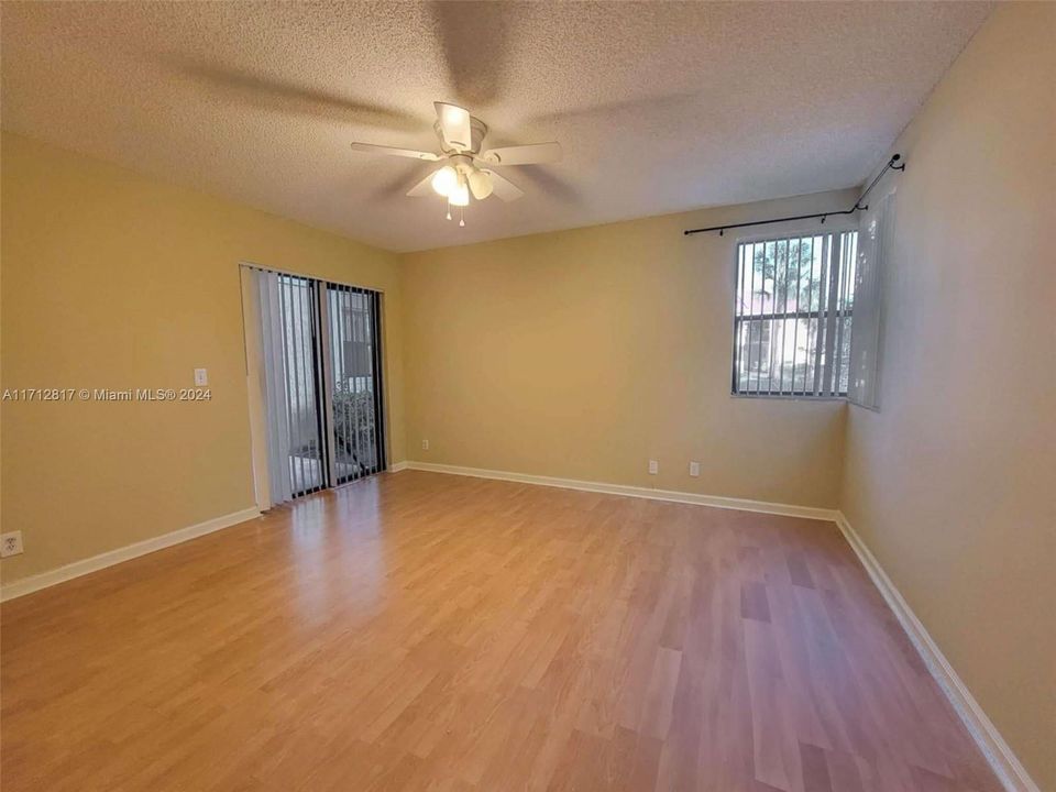 For Rent: $2,200 (2 beds, 2 baths, 950 Square Feet)