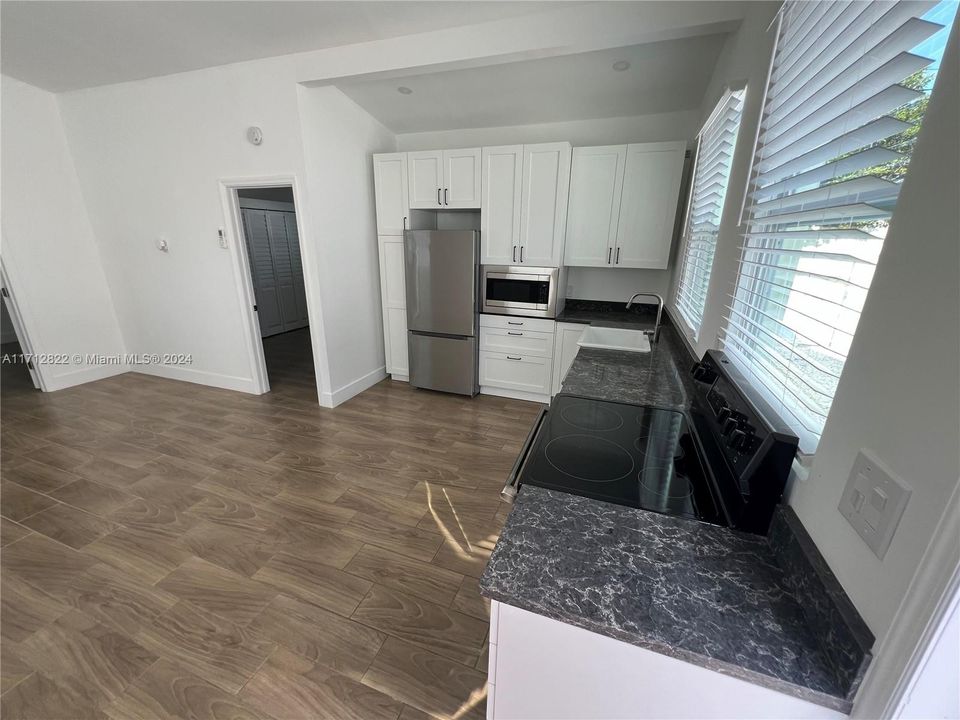 For Rent: $2,600 (2 beds, 2 baths, 1336 Square Feet)