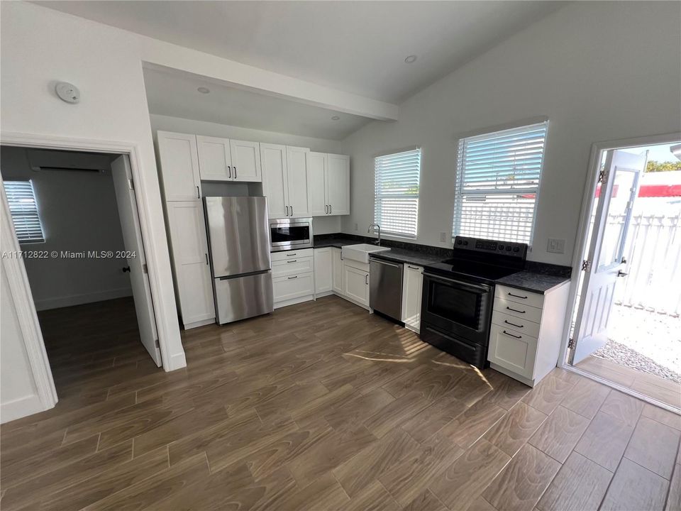 For Rent: $2,600 (2 beds, 2 baths, 1336 Square Feet)