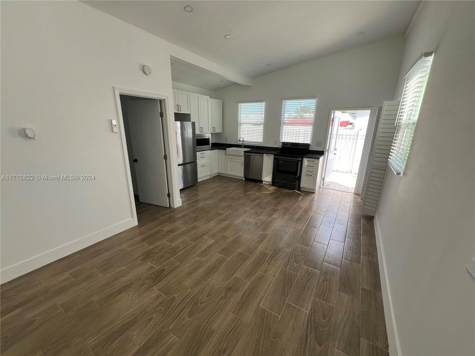 For Rent: $2,600 (2 beds, 2 baths, 1336 Square Feet)