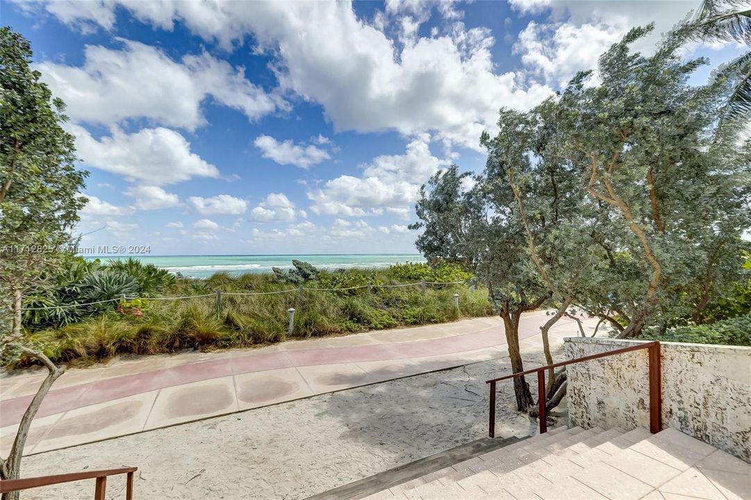 Boardwalk access spanning barrier island from the Government Cut on South Beach to Haulover Inlet at Bal Harbor. Perfect for jogging, cycling, walking and more!