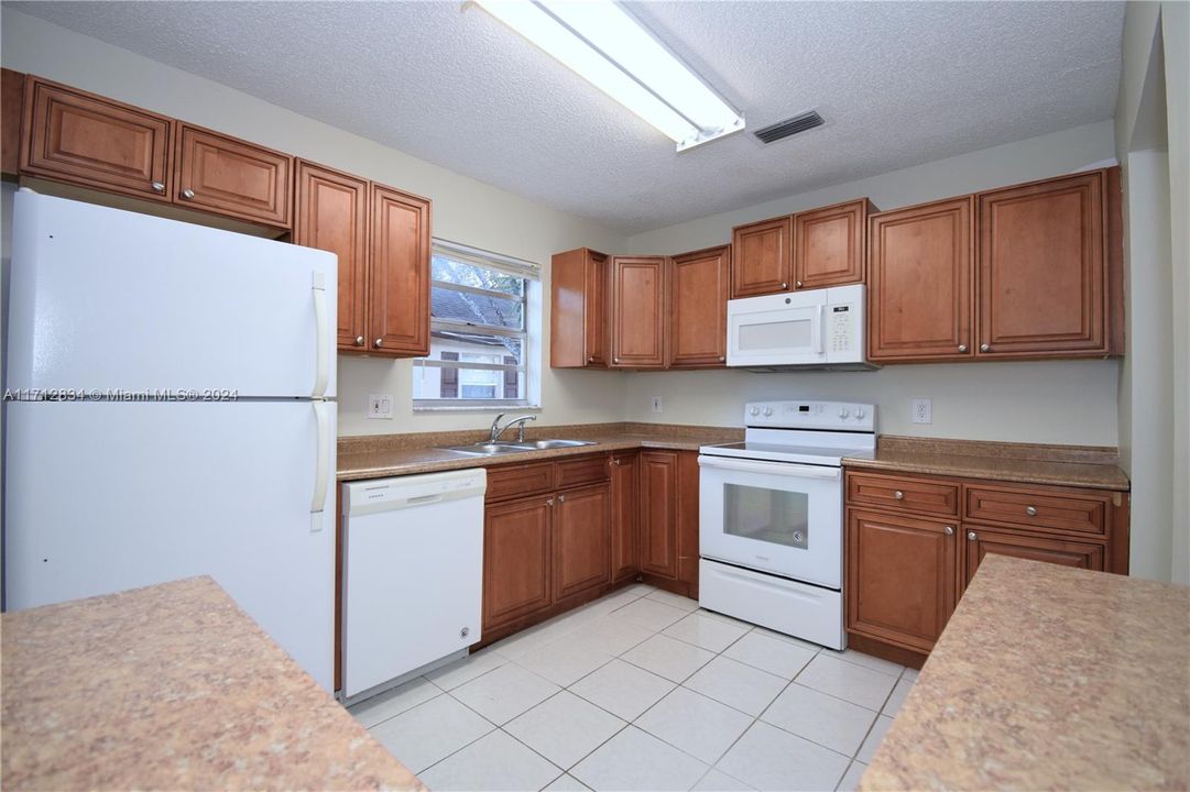 For Rent: $2,750 (3 beds, 2 baths, 1452 Square Feet)