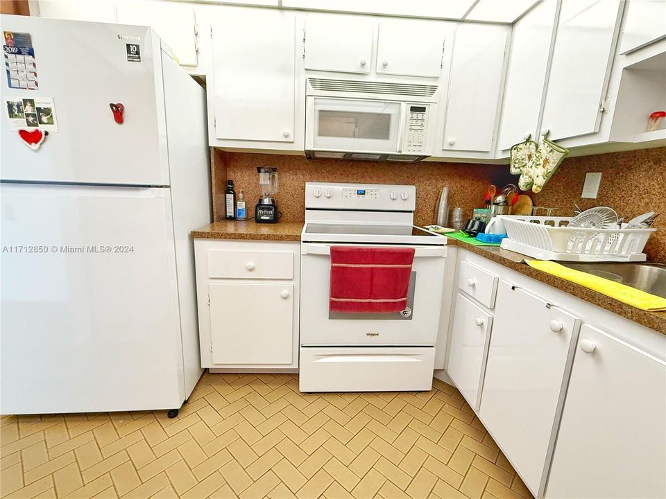 For Rent: $2,100 (1 beds, 2 baths, 1400 Square Feet)